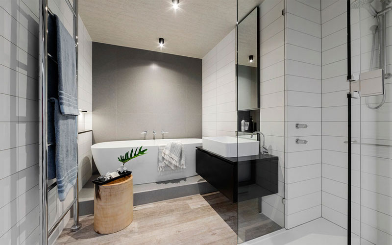 10 ایده برای طراحی حمام کوچک مدرن با بودجه کم
